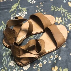 SOREL Ella II Flat Adjustable Stretch Comfort Sandals in Brown Leather Size 9